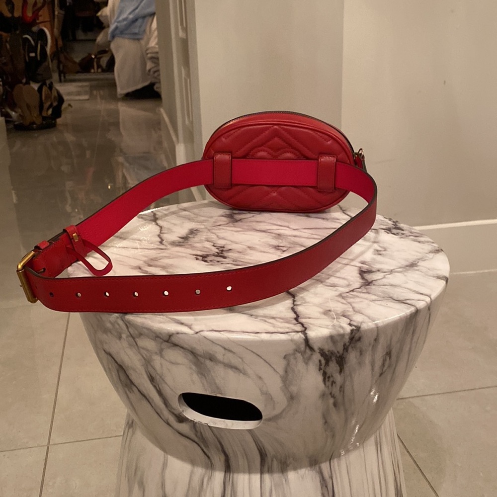 Red Gucci GG Marmont Matelasse leather belt bag - Picture 2 of 7